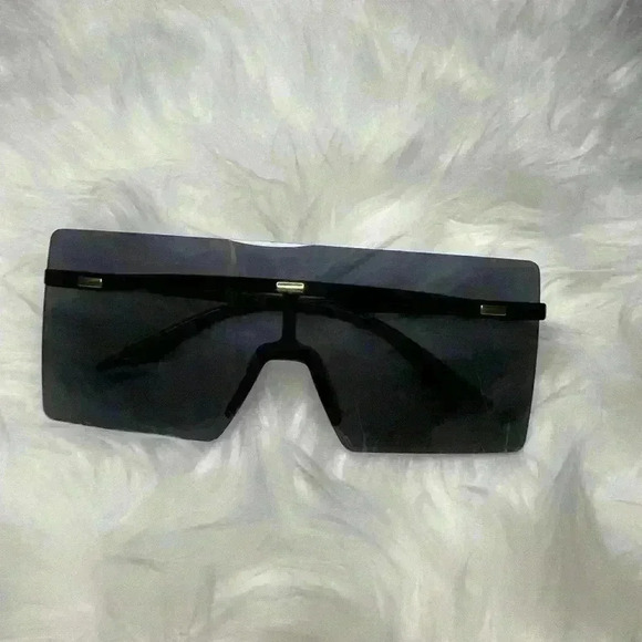 Black Square Shades - Picture 2 of 4
